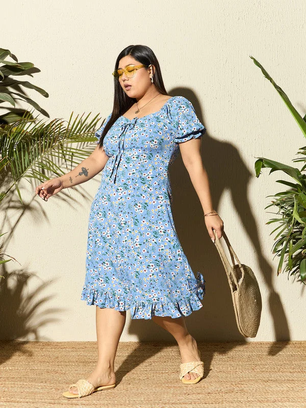 Midi dresses for chic and modern looks-Berrylush Curve Women Blue & White Floral Printed Sweetheart Neck Front Tie-Up Flounce Hem A-Line Midi Dress