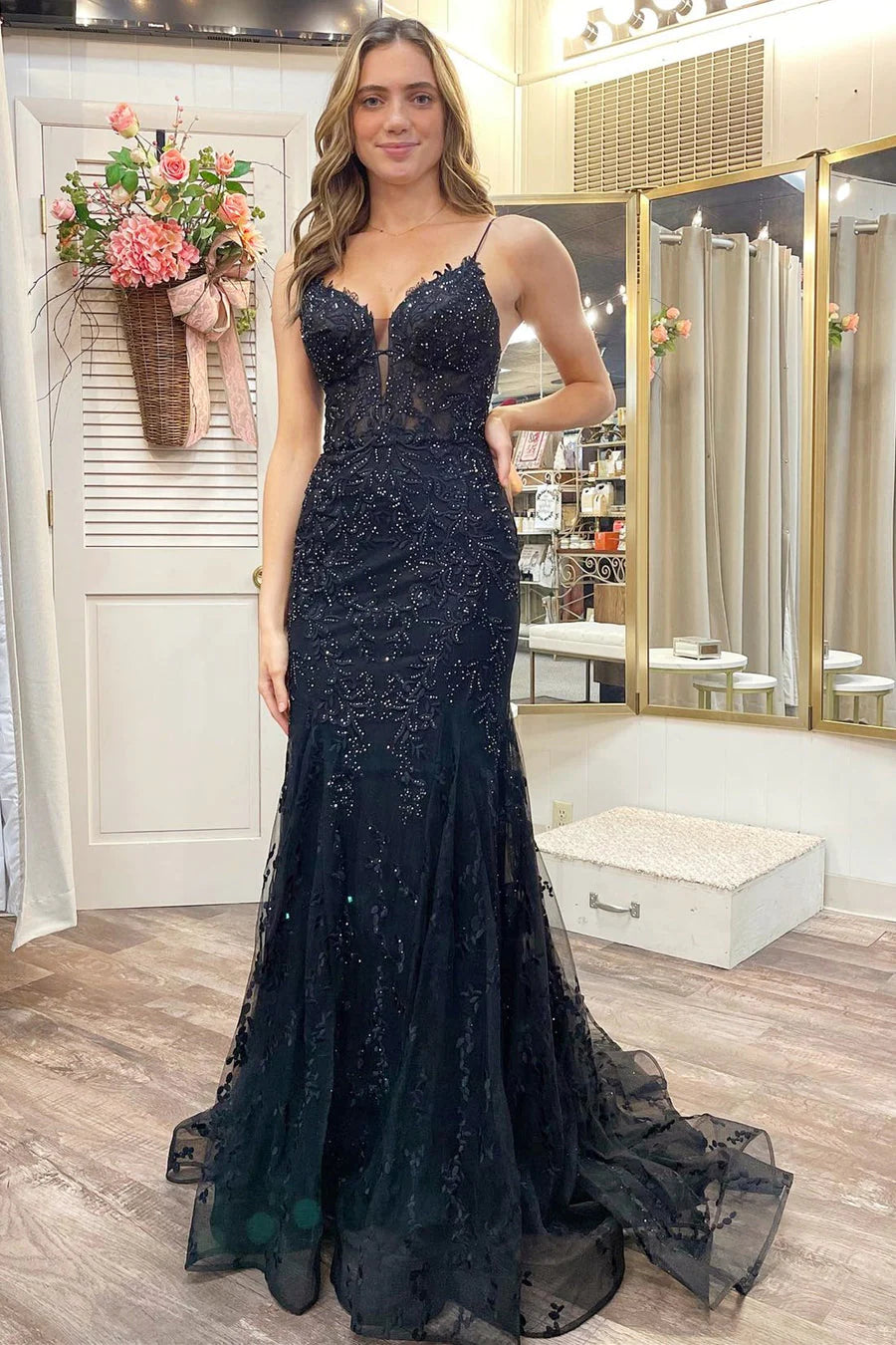 Evening dress with beaded straps-Black Appliques Plunge V Lace-Up Trumpet Prom Gown