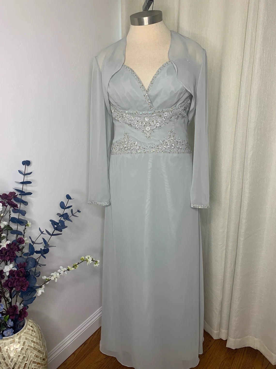 Evening dress for romantic celebration-Gorgeous Ocean Gray Beaded Formal Gown Chiffon Mother of the Bride Dresse Long Sleeve Chiffon Dress