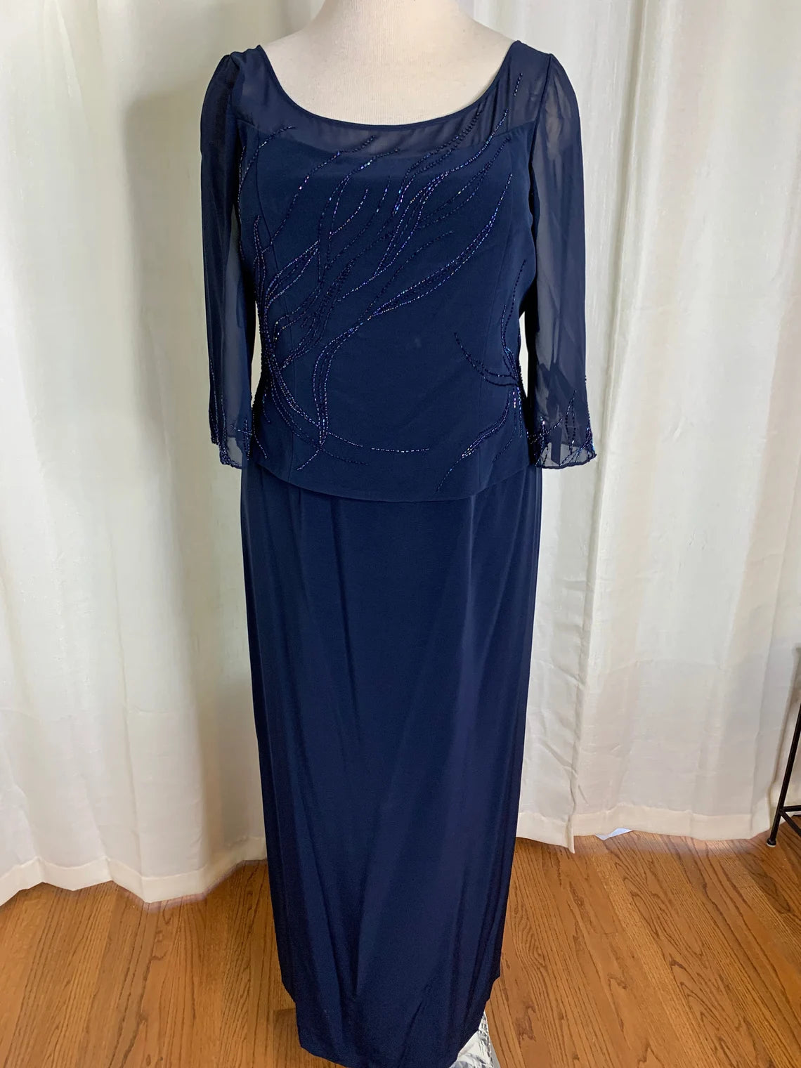 Evening dress with intricate beading-Vintage Navy Blue 3/4 Sleeve Mother of The Bride Gown Silky Crepe Flattering Plus Size Dress Sheer sleeves